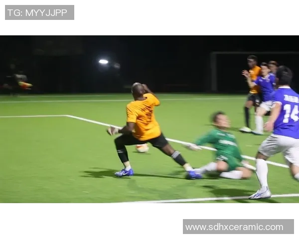 足球明星太太热情看球视频分享精彩瞬间引发网友热议