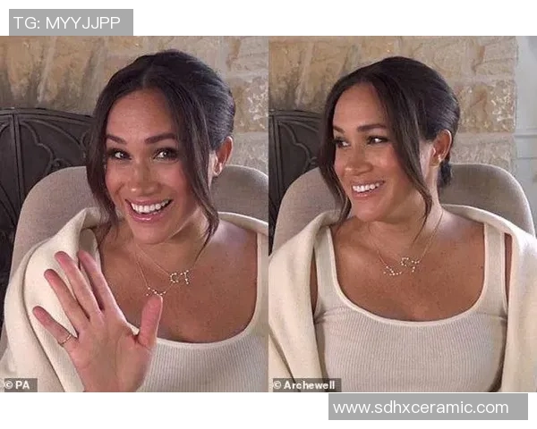 足球明星妻子华丽亮相赛场瞬间展现风采与魅力的精彩瞬间合集